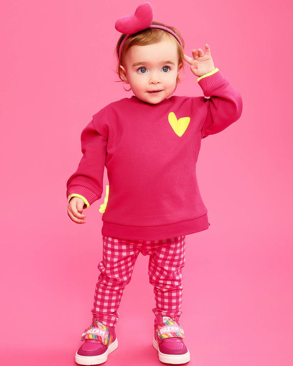 CONJUNTO SUDADERA CORAZÓN FLÚOR Y LEGGINS CUADROS FUCSIA